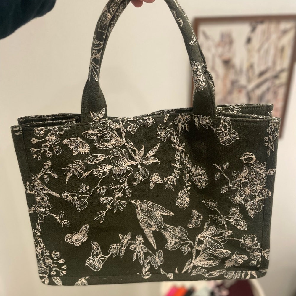 Francesca's Collections Black and White Floral Tote